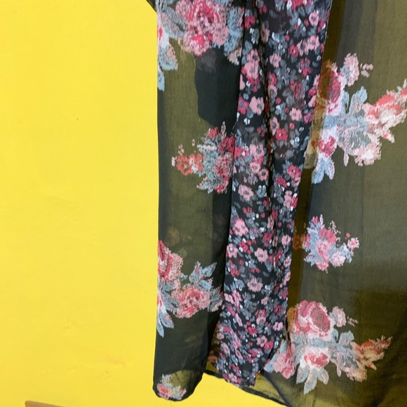Maurices Black Floral Kimono Size S/M  NWOT - Picture 4 of 5